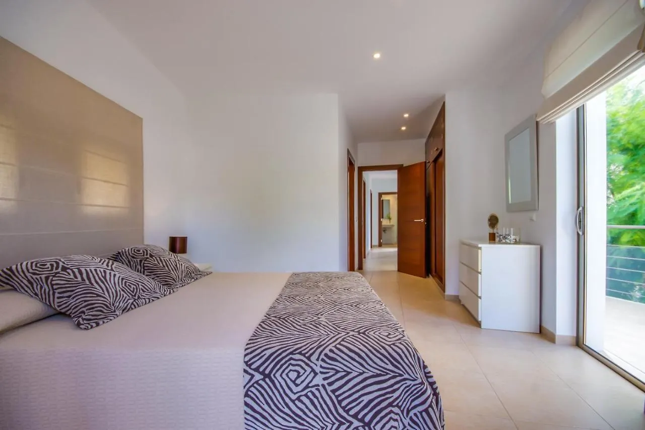 Ideal Property Mallorca - Casa Francina Playa de Muro 0*,